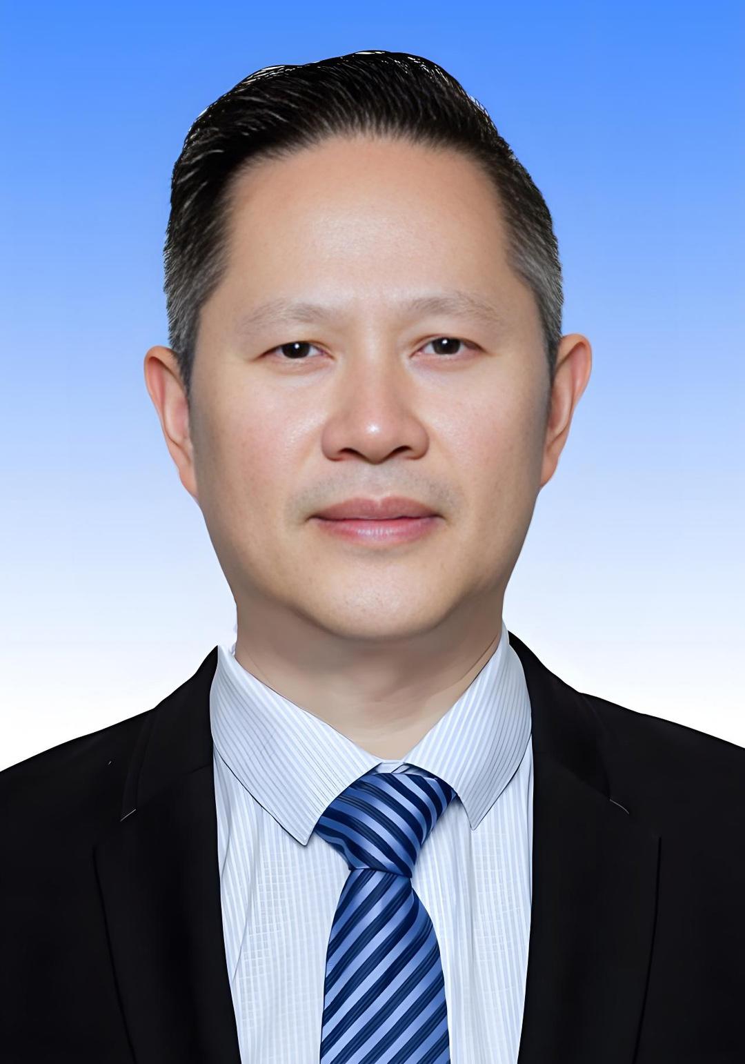 冯永生是重庆市綦江区民政局一级调研员，看了他的新闻，让我感觉有点困惑。我叔也是从