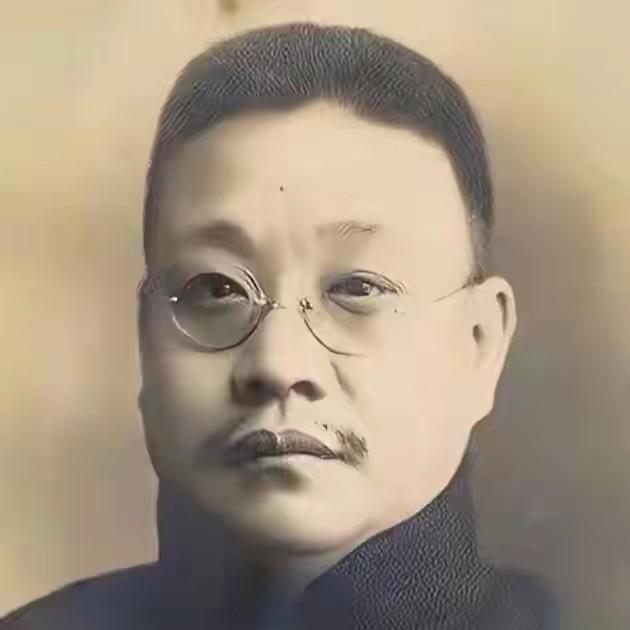 他当年宁死不娶宋美龄，坚决拒任黄埔军校校长之职，最终却将江山和美人全部拱手相让给