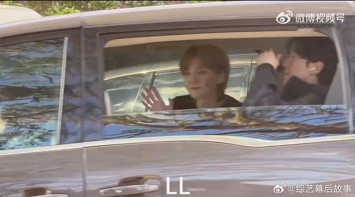 鹿晗小猫脸 谁被鹿晗的小猫脸可爱到了！五哈录制路透里脸颊带印，摇窗打招呼的样子软