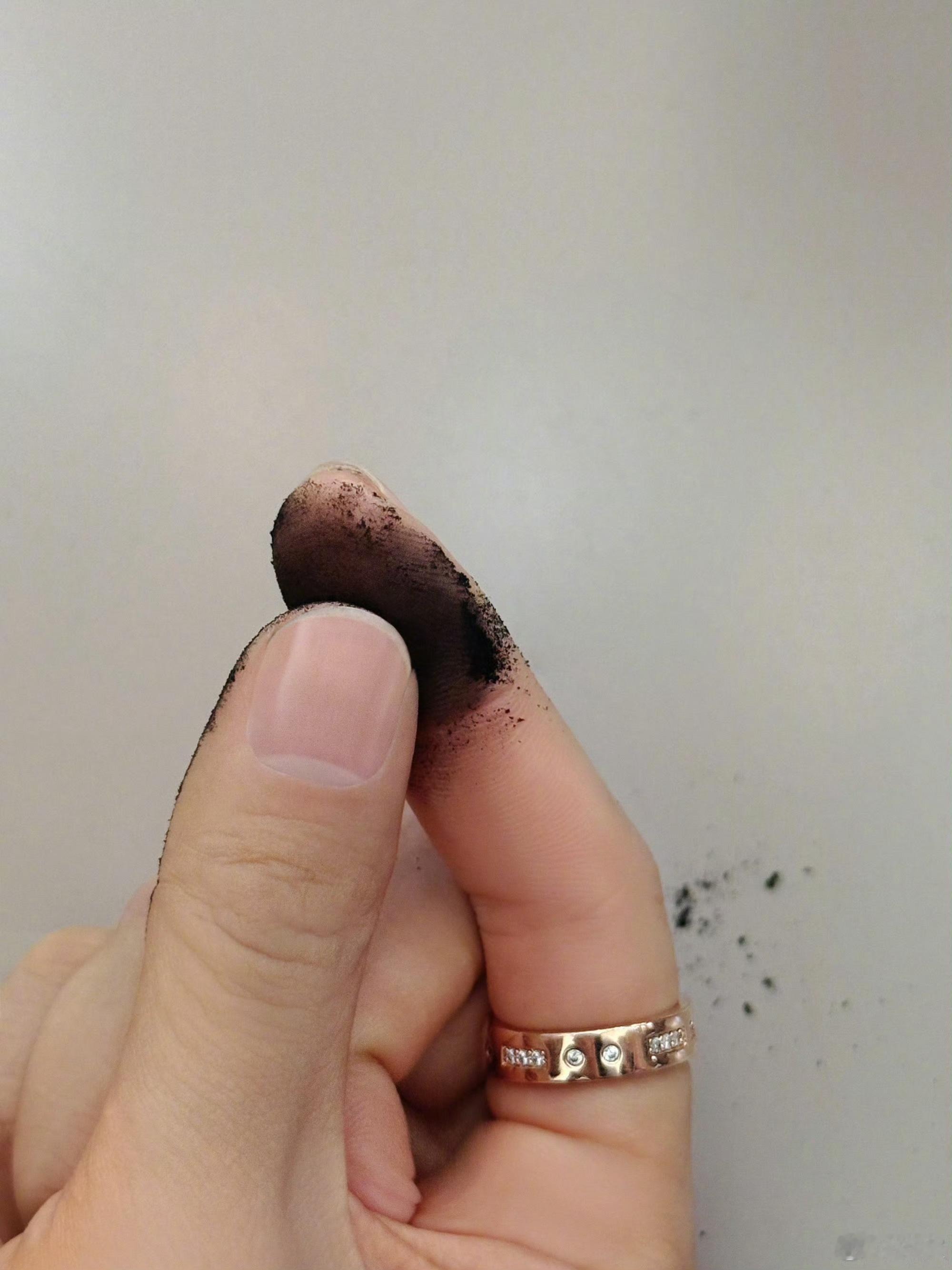 杨紫手指甲黑的原因找到了好敬业的李祯