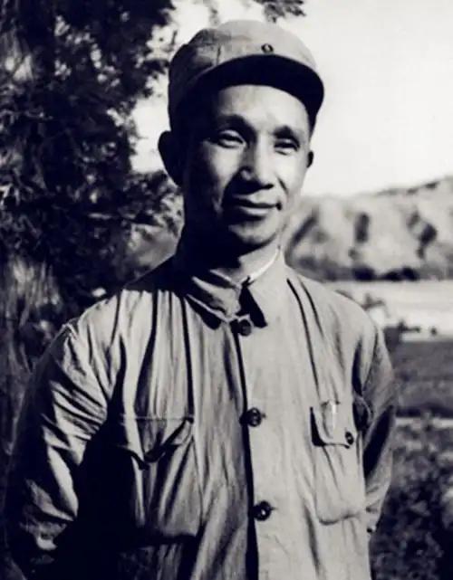 1942年，为粉碎日伪军打通海启公路、分割根据地的企图，新四军第一师师长粟裕决定