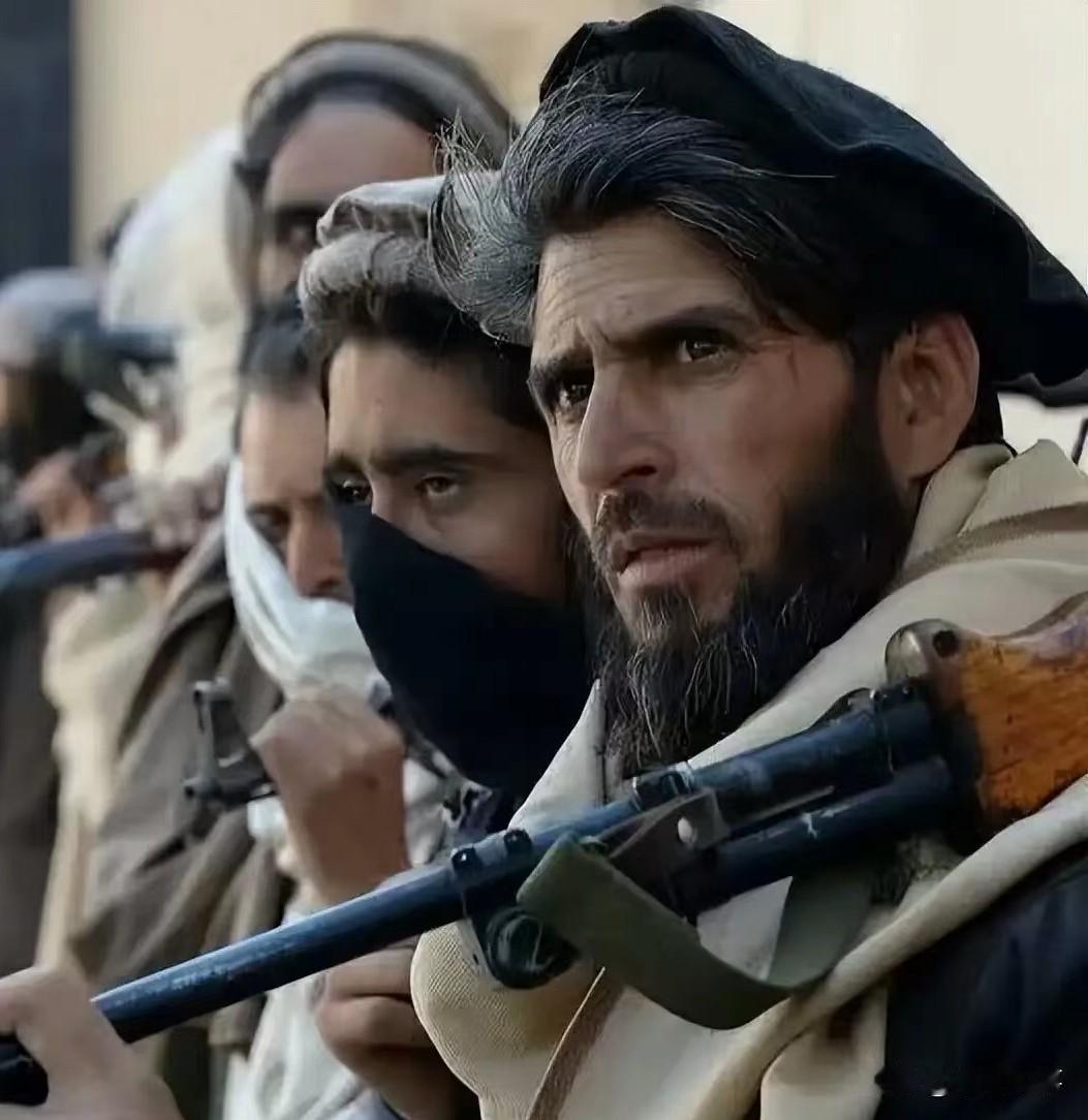 阿富汗塔利班令人失望！
咱们周边两个关键邻国——阿富汗和巴基斯坦，又在边境爆发激