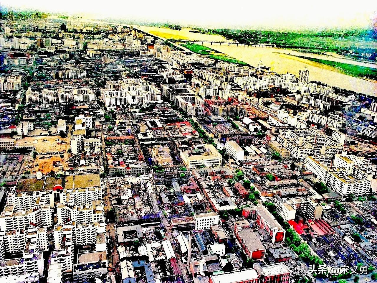 走进道外区看中国民俗建筑部落，这里等你来看，十六道街区域有八百，有北方橡胶厂，有