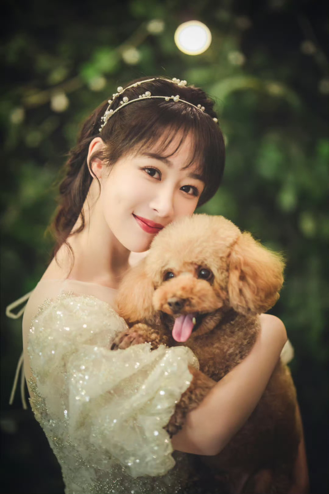 💜#杨紫要久久爱# 今早的阳光会替我拥抱你哦，所有的东西都开始被染上金黄，你要