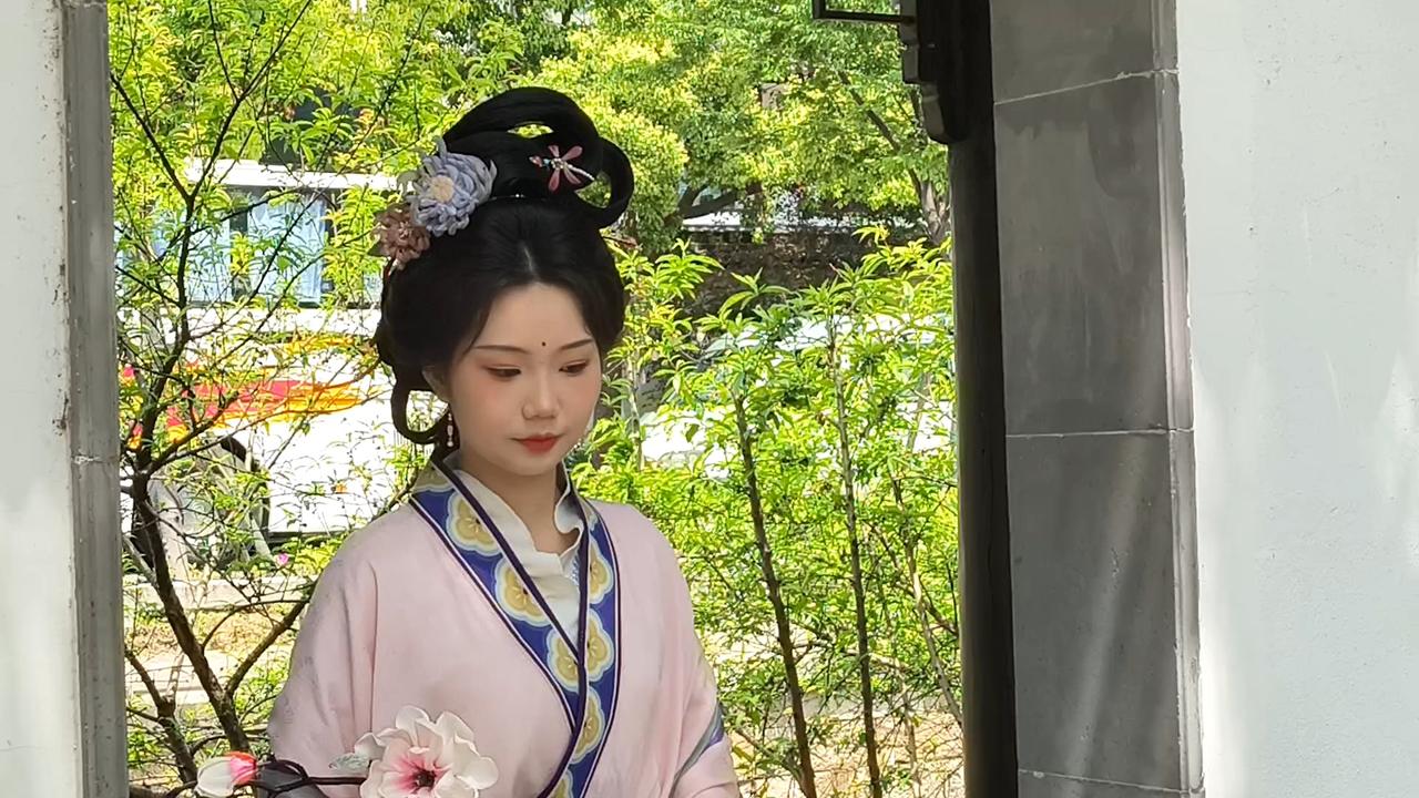 男人的一生，什么最重要贡献最重要。男人这物种天生就是为国家服务，当兵卫国保家，为