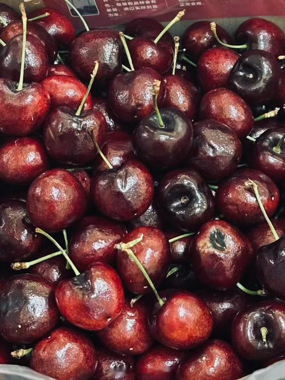 山姆车厘子每斤狂降70元就是说…今年的车厘子真的好便宜朋友买了5斤回来，塞了一整
