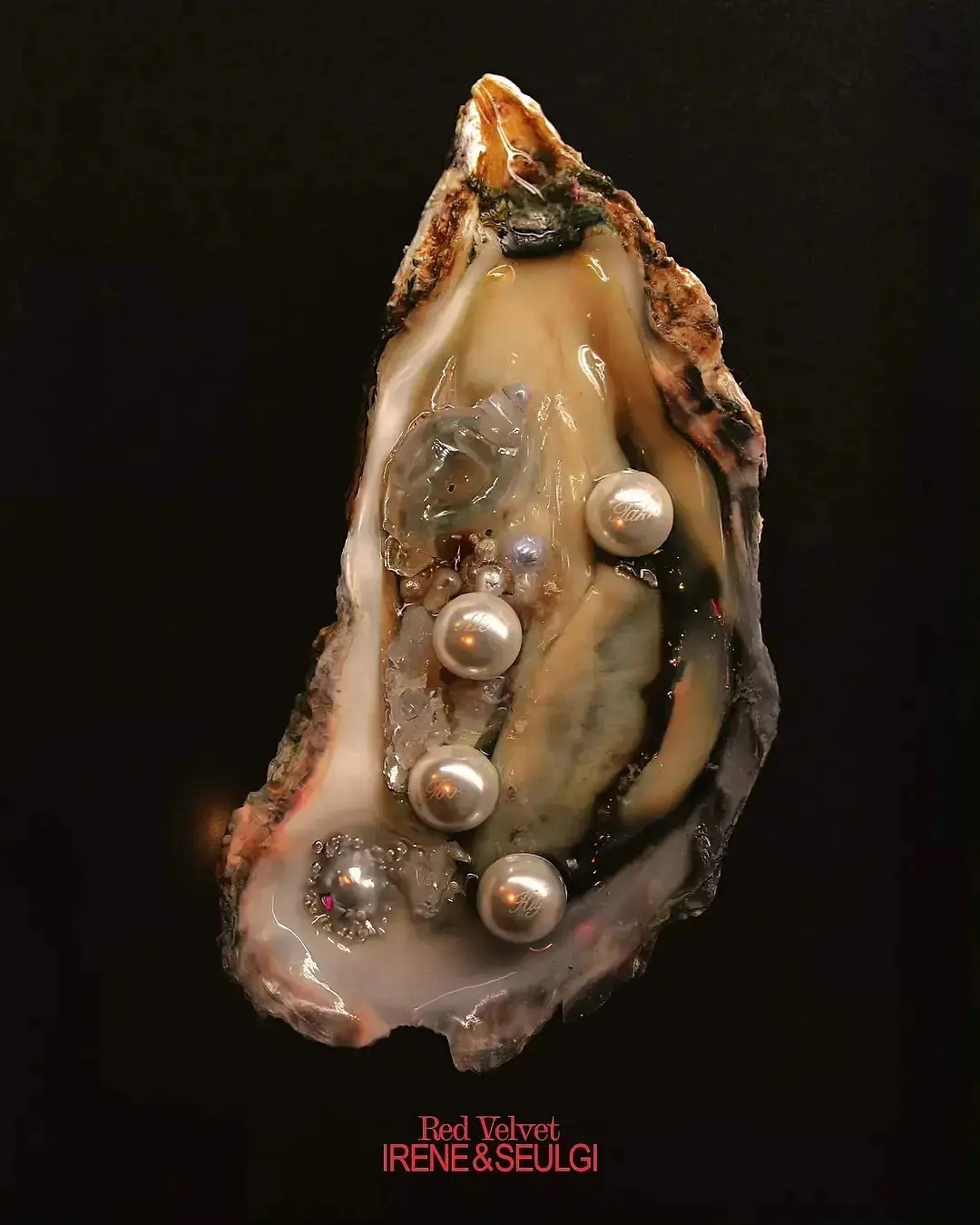 这个居然能作为女团预告照发出来…真的好吗？第一眼没感觉c，只是感觉丑臭 ​​​