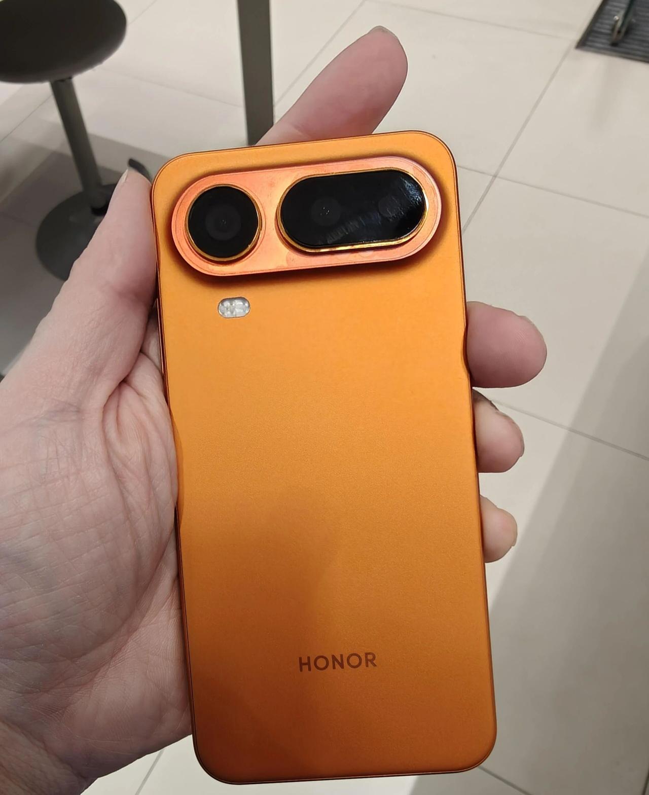 荣耀Magic8pro Air上手体验，说说小编真实感受① 有点像vivo x2