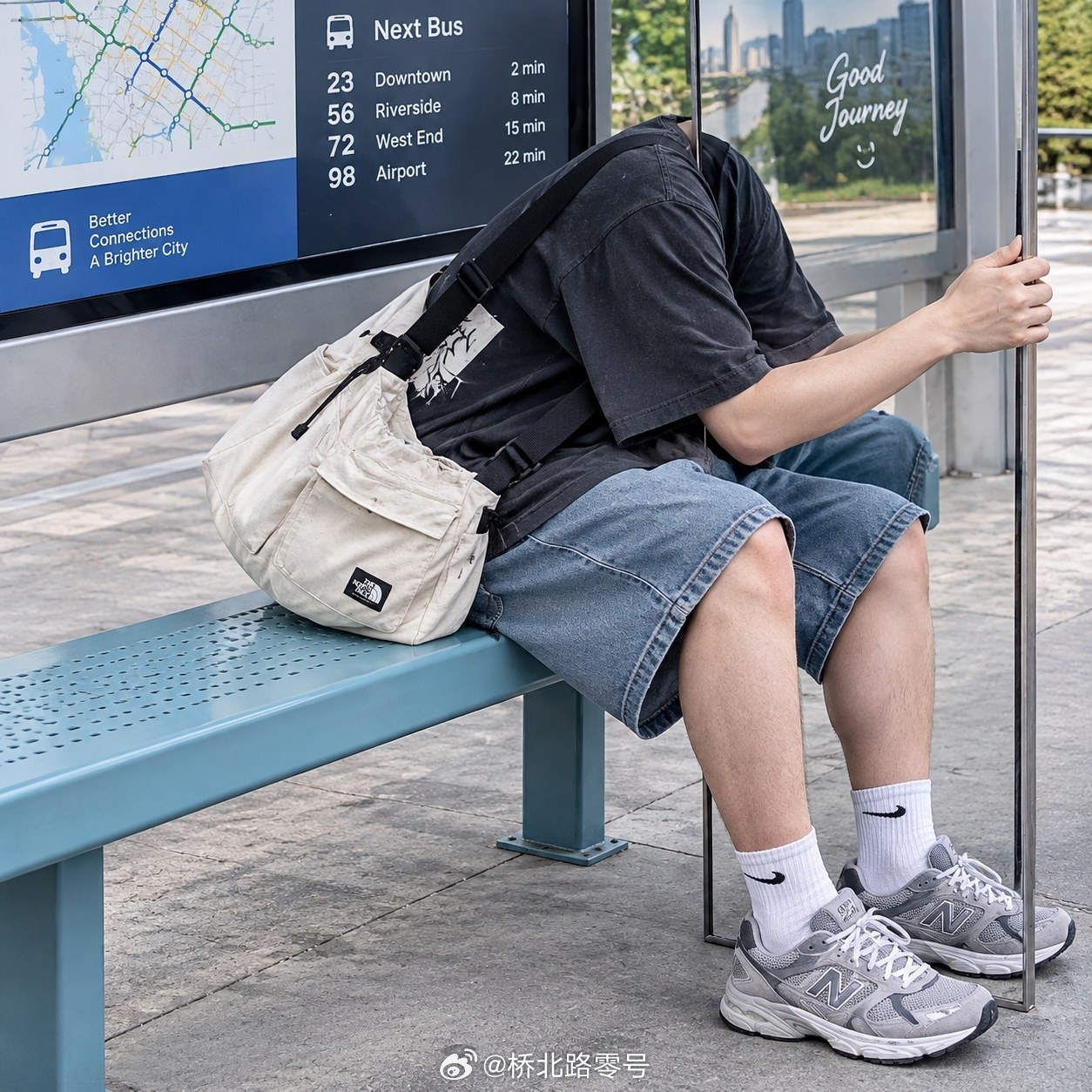 这照片晃眼一看，好吓人。 ​​​