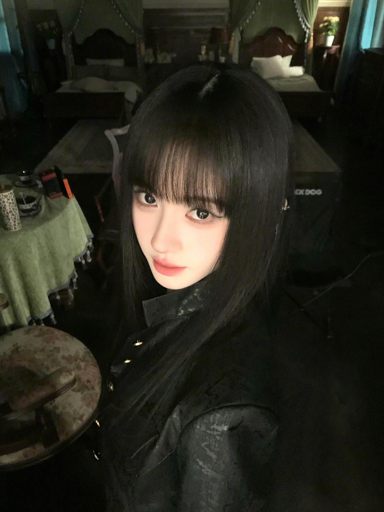 鞠婧祎，打破暗夜规则，奏响命运序曲。欢迎来到夏夏大人的魔法世界！