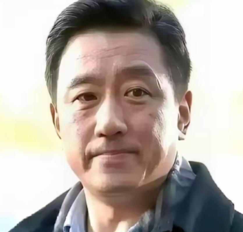 2000年新疆的戈壁滩上，一个剧组已经在这片荒原腹地熬了整整四个月。戏拍了七成，