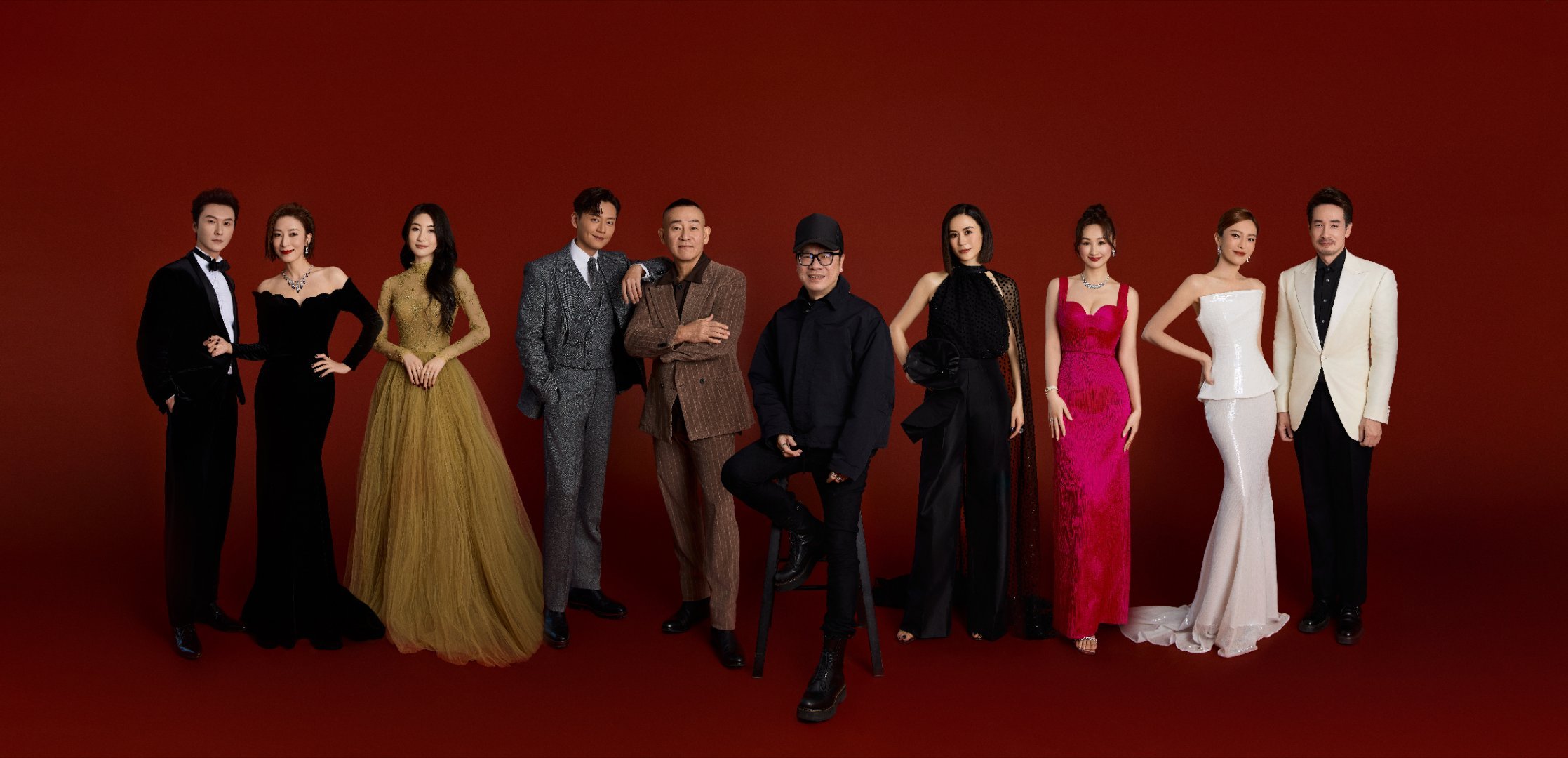 TVB整整齐齐一家人  钟澍佳导演今天说TVB是齐齐整整的一家人，真的好戳人。这