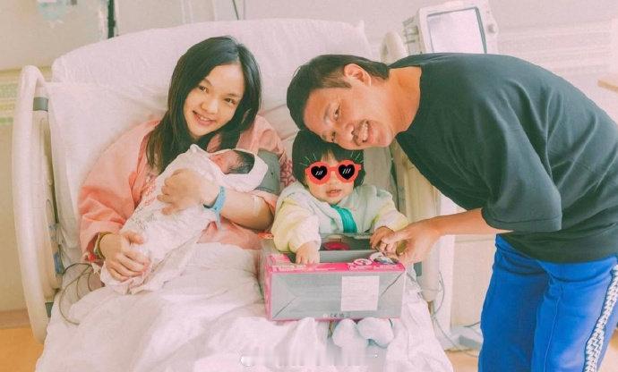 徐佳莹老公回应被传婚变 比尔贾回应与徐佳莹婚变传言："我爱我孩子，我爱我妻子，每