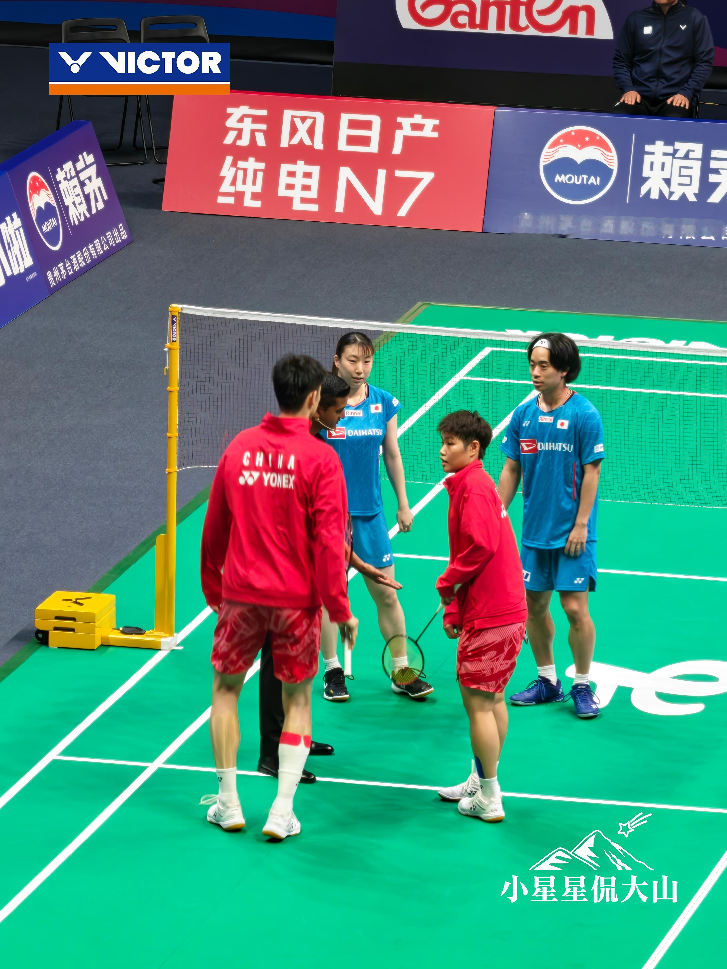 混双：冯彦哲/黄东萍🇨🇳 vs 🇯🇵绿川大辉/五十岚有纱，比赛马上开始！