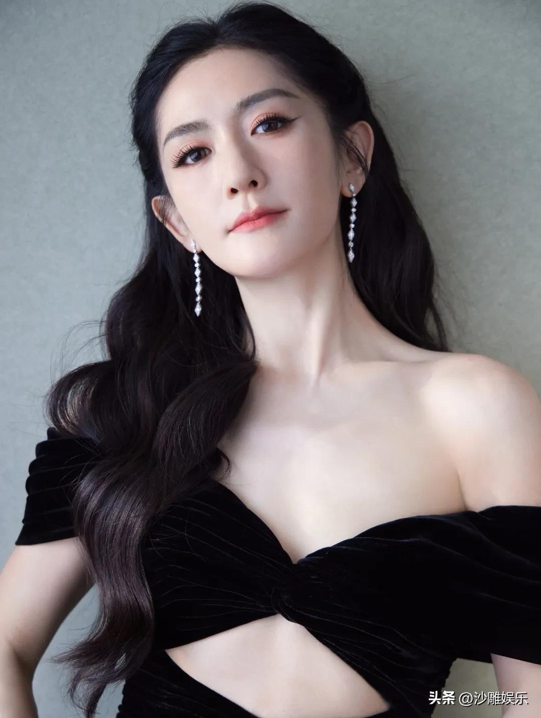 谢娜，风波后首现身！


3月5日，有网友在虹桥机场活捉了一只野生的娜姐。没有全