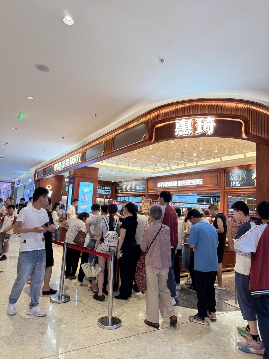 南昌！！！万象汇怎么这么多人？？？！！！