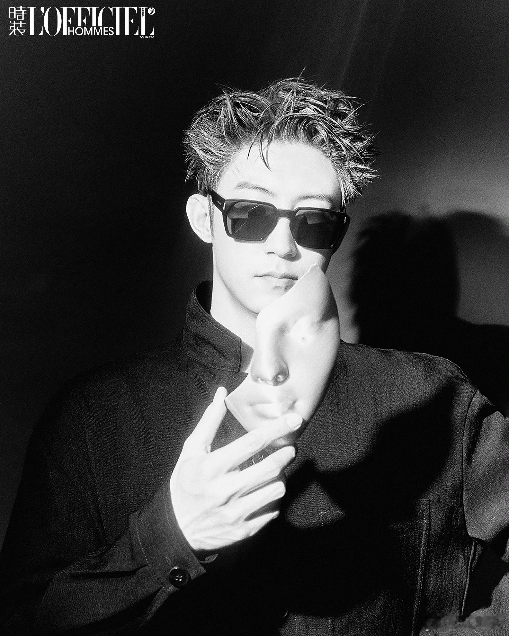 时尚杂志和商品扉页的区别，同样是站！图3也比图4好吧，还有一点人物的主题表达，图