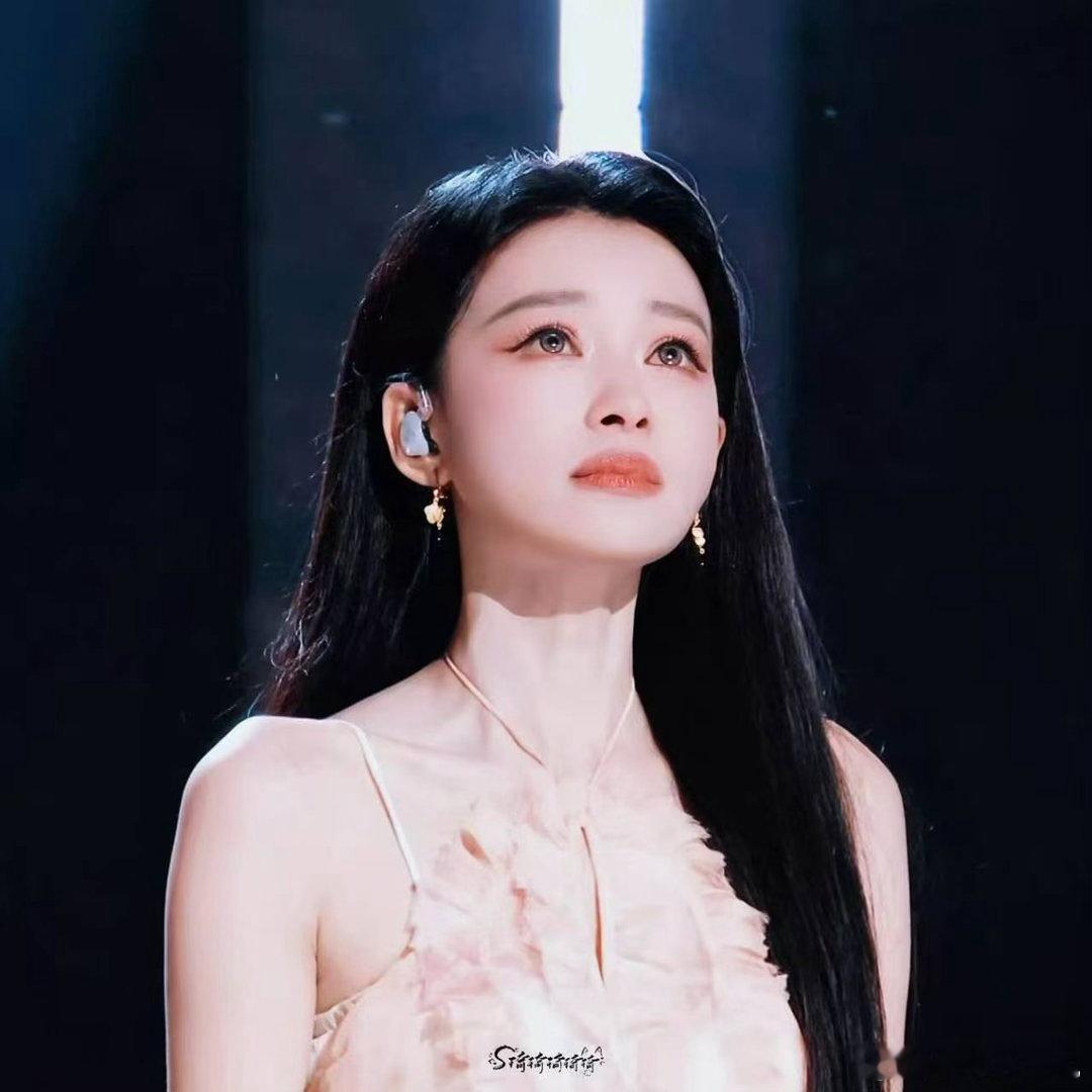 能不能不虐孙怡了 别人是乘风破浪的姐姐，她是被浪拍晕的姐姐。一公哭完二公哭，眼睛