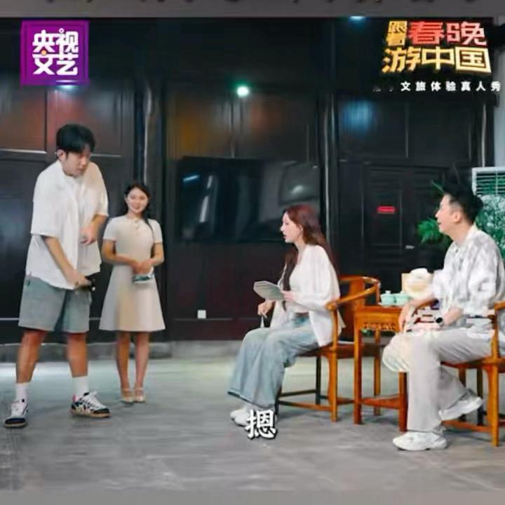 蒋敦豪这题只能让周深来答蒋敦豪挑战达拉崩吧猜词现场卡壳，一串复杂人名记不全，全场