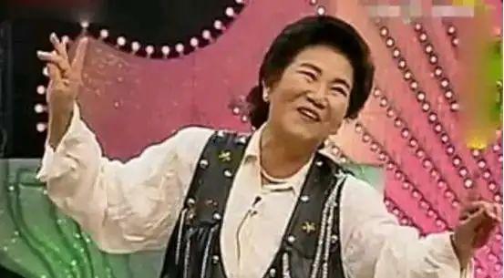 2000年，赵丽蓉已经病得很重了，在家人的帮助下，她穿上了寿衣，并亲手写下了遗嘱