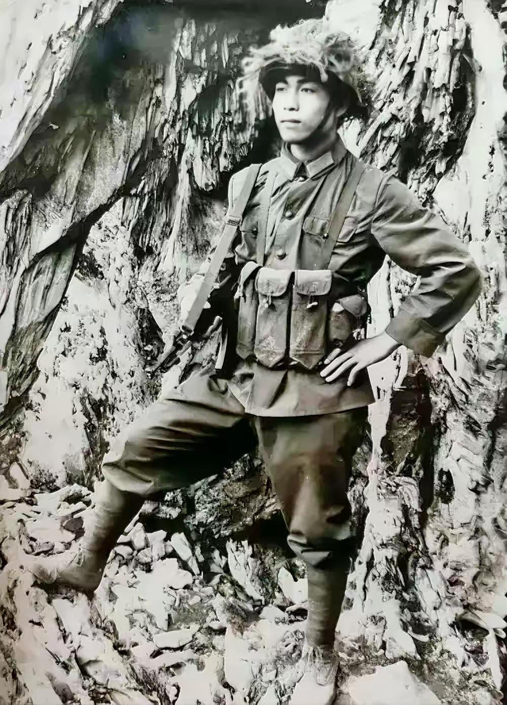安振江，1964年5月生于云南红河州河口县，军人世家，1982年入伍，原昆明军区