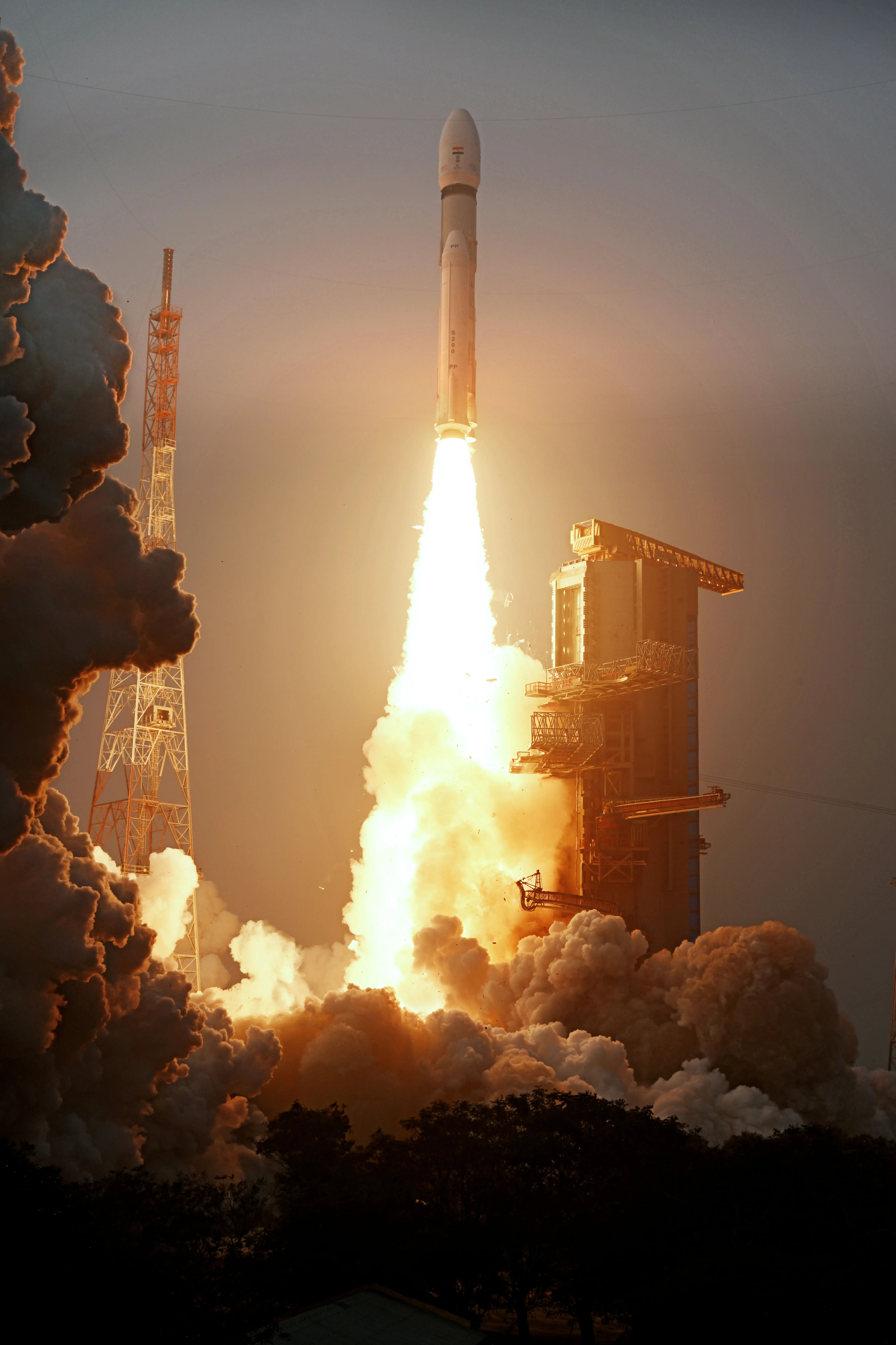 今天11:25，ISRO在萨迪什·达万航天中心2号发射台，使用LVM3-M5运载