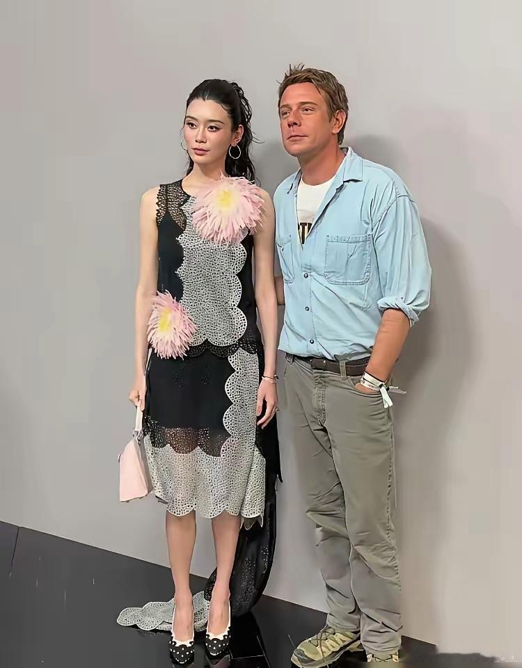 谷爱凌这条裙子，算是把普通人和精英的认知差距，彻底暴露了 