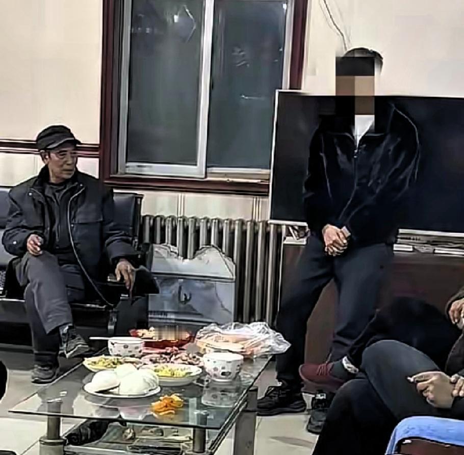 婚礼前夜坐地起价！
彩礼从12.8万飙到28.8万，
女方的操作真把人看傻了！男