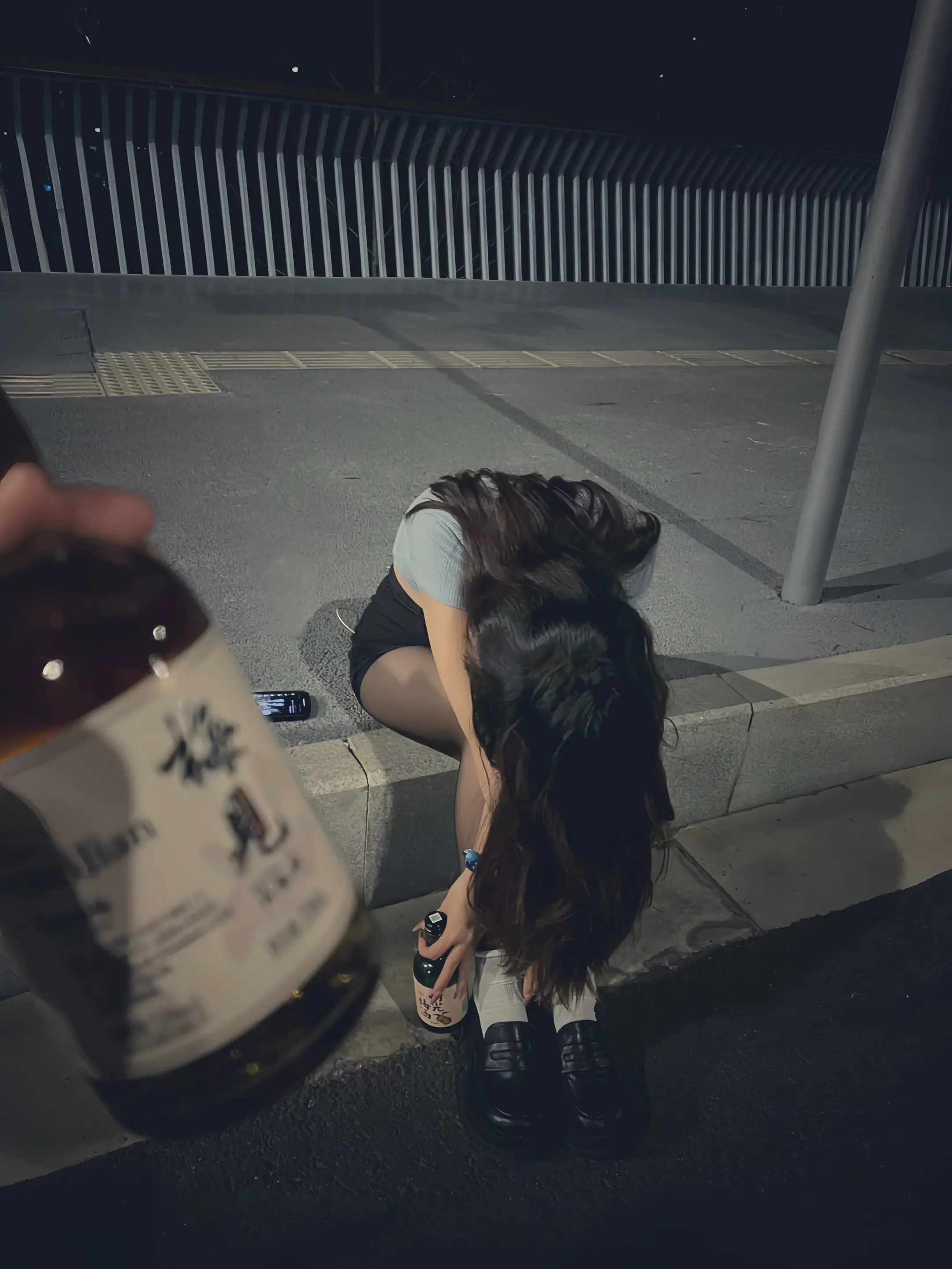 骗你的 我还是会流眼泪 我舍不得你和别人 好.