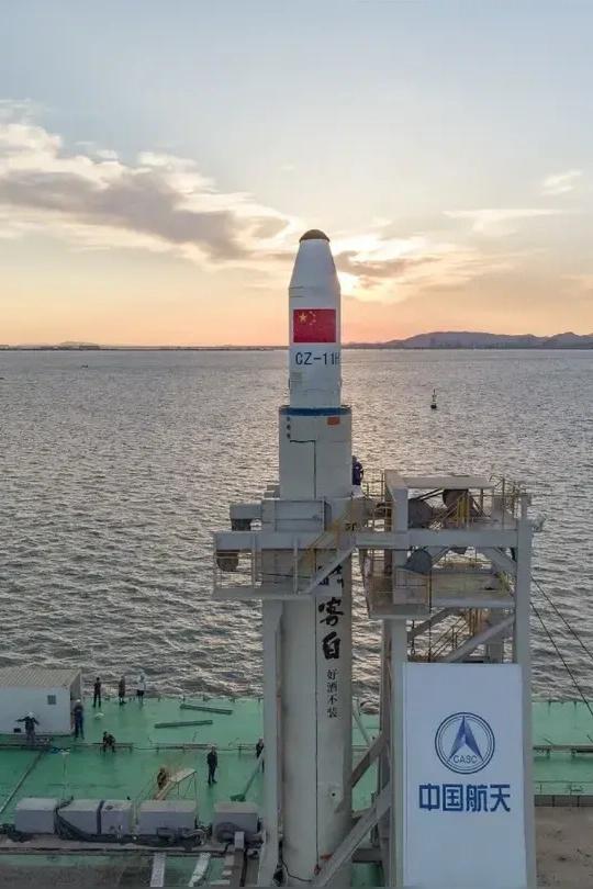 11月9日顺顺利利、平平常常、轻轻松松，一天两发成功。先是在山东海阳水域“长征”