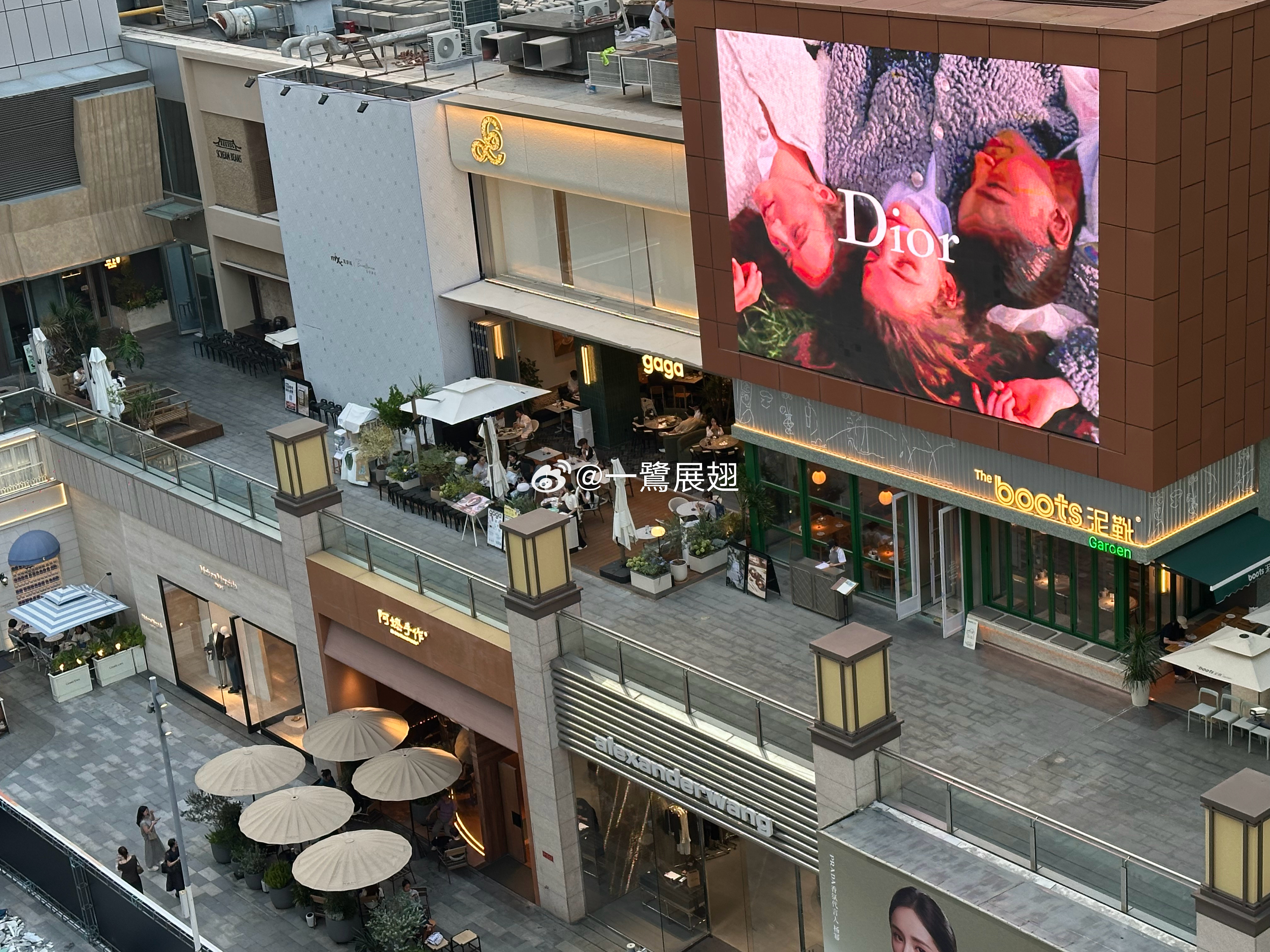 厦门商业 福建首家迪奥精品店在运营近一个月后，预计将在下周四（22日）迎来包括品