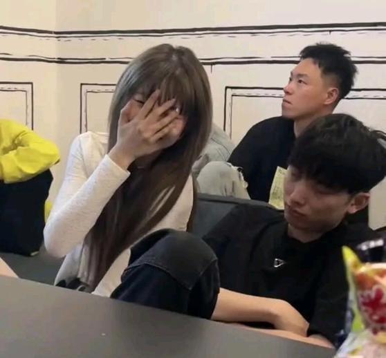 《痞幼官宣分手！直言退回好朋友，三年感情终是“朋友更合适”？》怎么一转眼，相爱了