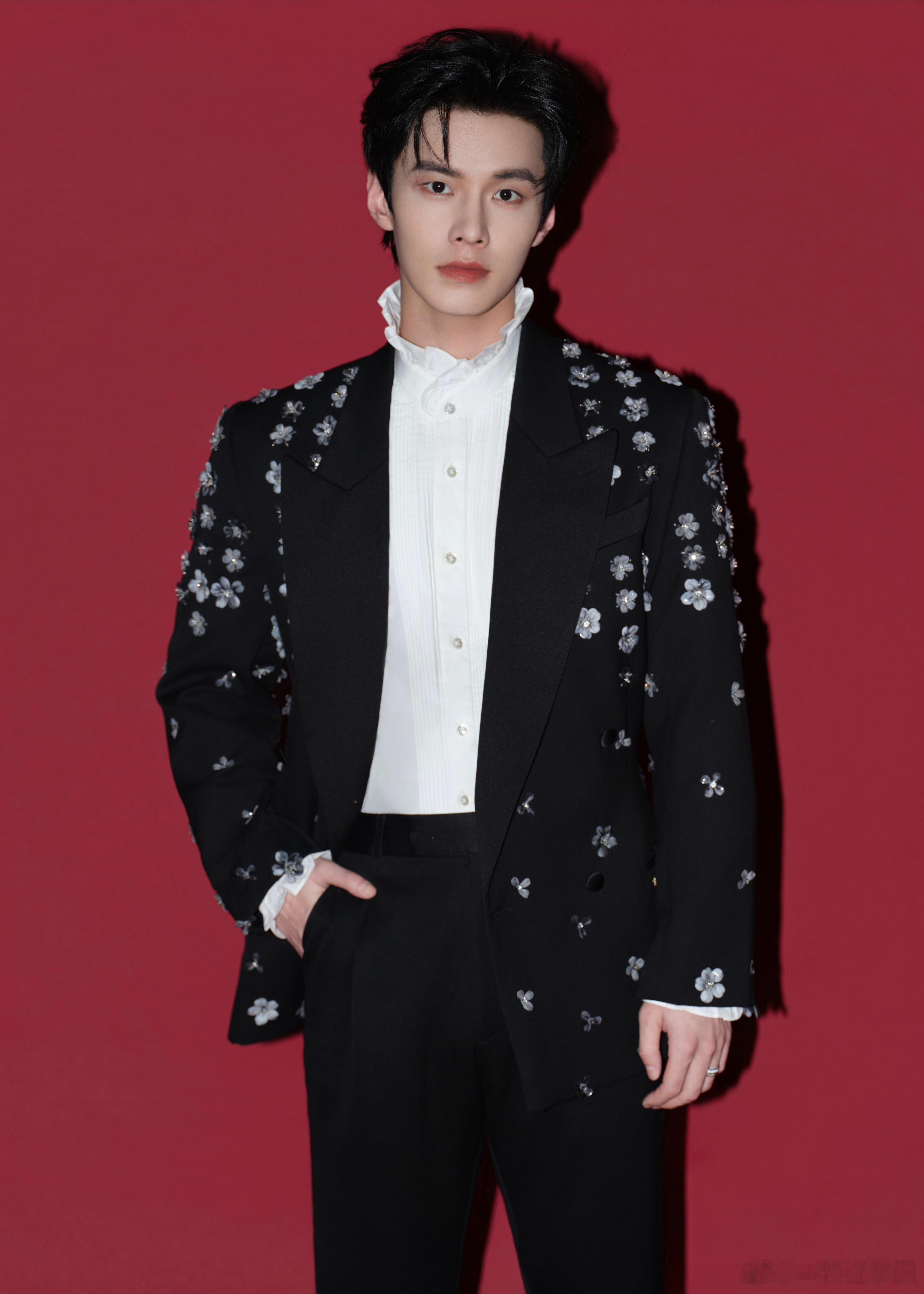 何与 祝大家新春快乐啦