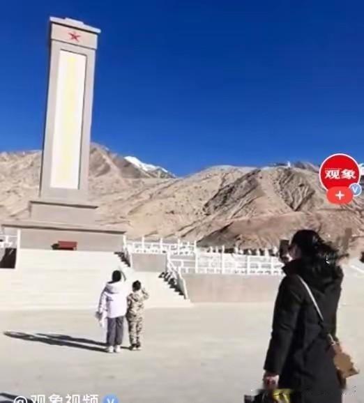 这一段，真的看一次破防一次。
我给你写成适合发圈、自带泪点的走心文案：
 
不是