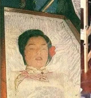 1985年，翁美玲在家中开煤气自杀，享年26岁。在出殡之前，有记者偷偷溜进灵堂，