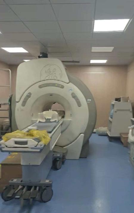 “荒唐至极！”湖北武汉，一男子脖子疼，晚上12点在医院做核磁，2个医生交接班，把