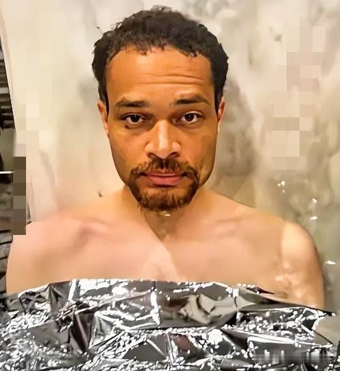 离谱到家！高学历精英闯白宫晚宴行凶，被捕后全身被扒精光
 
华盛顿希尔顿酒店的安