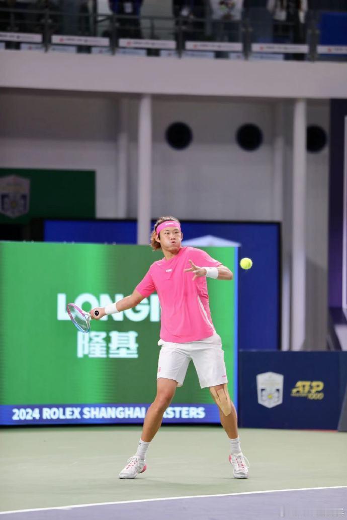 上海大师赛男单首轮，张之臻以4-6/3-6不敌比利时选手博格斯，首战即遭淘汰。#