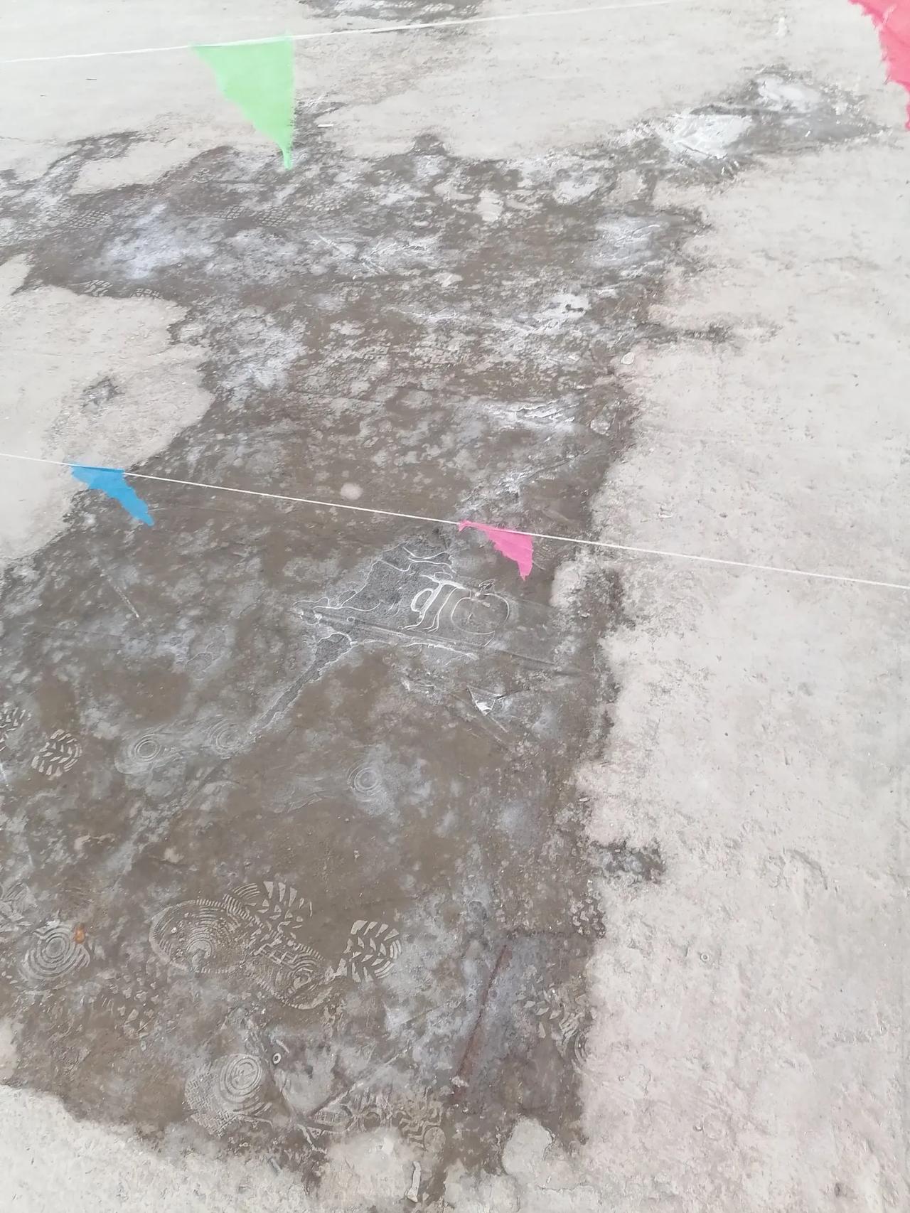 大家好，我是水电工星仔，室内也结冰了，干活真的是冷