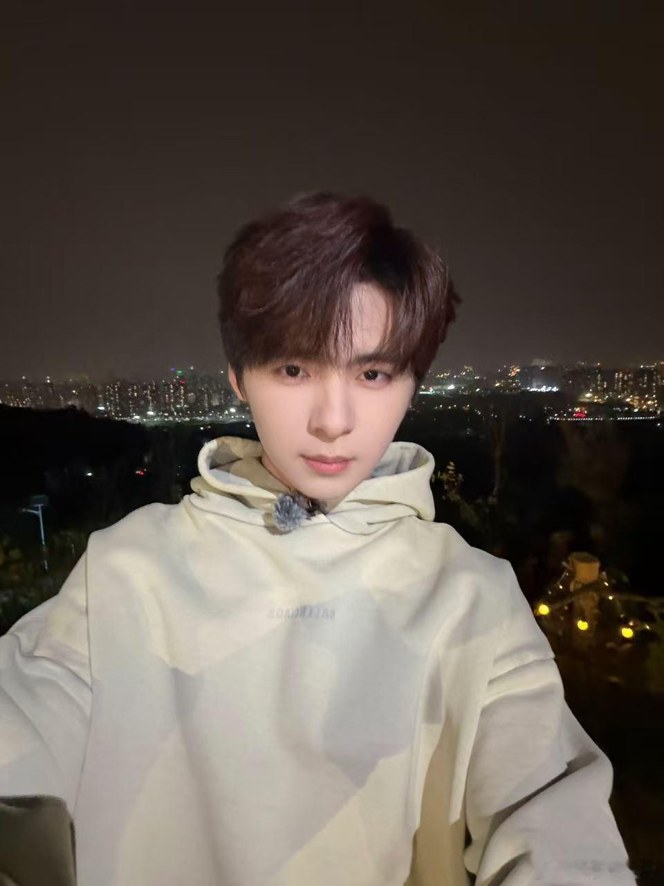 伞兵爬山造型依旧稳 伞兵这是爬啥山去了JDG和平精英