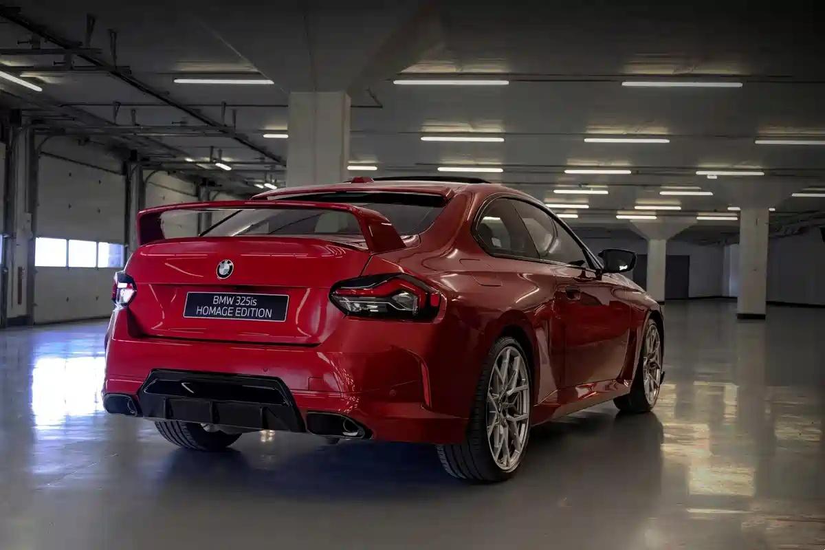   日前，宝马M240i xDrive “325iS Homage Editio