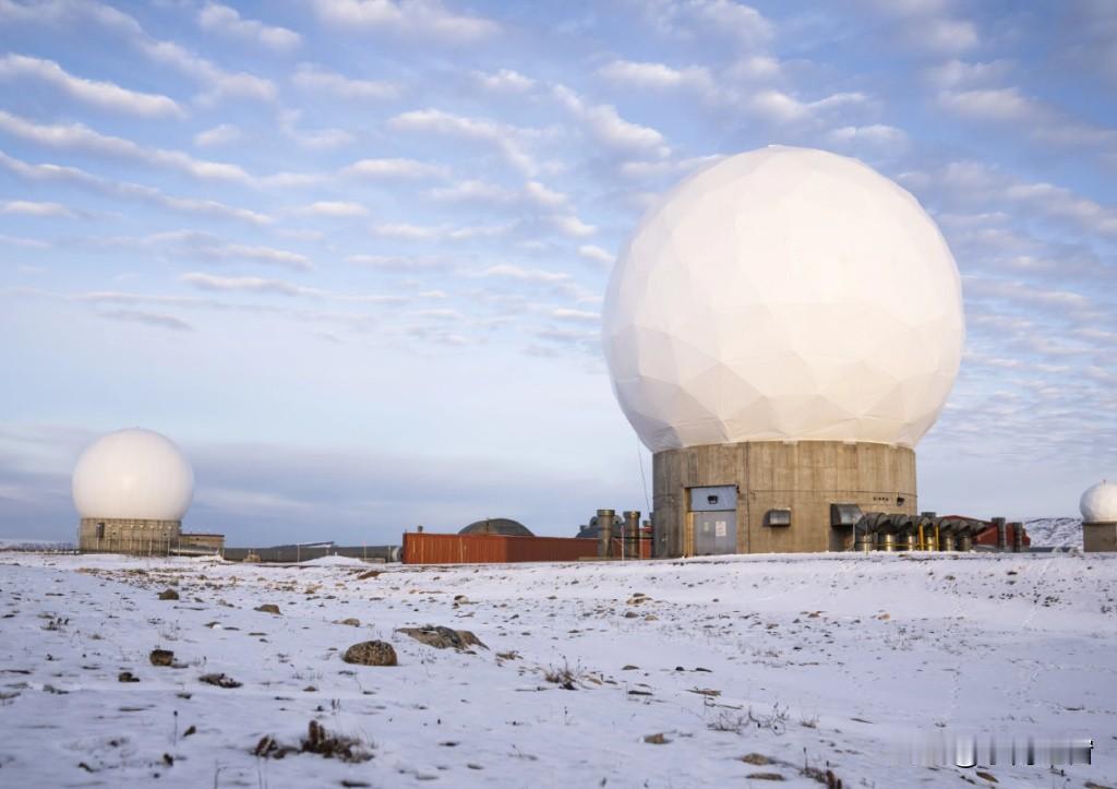 跟特朗普就根本没有什么感情而言，丹麦屁颠屁颠地跟在美国后面80年了，说要抢你格陵