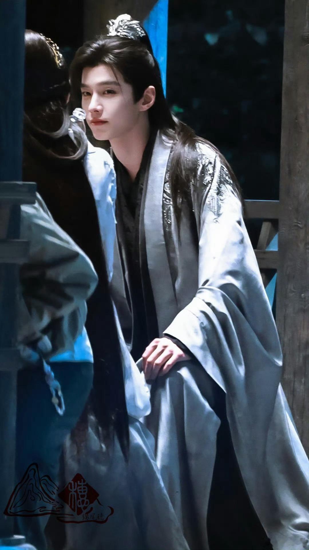 “玉之温润，松之挺拔，月之清华”怎么漂亮成这样啊小太子[舔屏][舔屏][舔屏]​