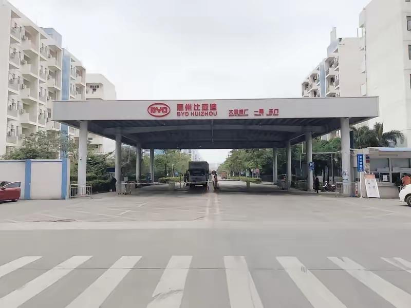 如今比亚迪招工明显偏向长期正式工，短期临时工在缩减，内部形成人力互通机制。新人入