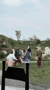 别人放风筝李静罗海琼放气球李静罗海琼也太可爱了，公园跳舞放飞气球，童心满满21天