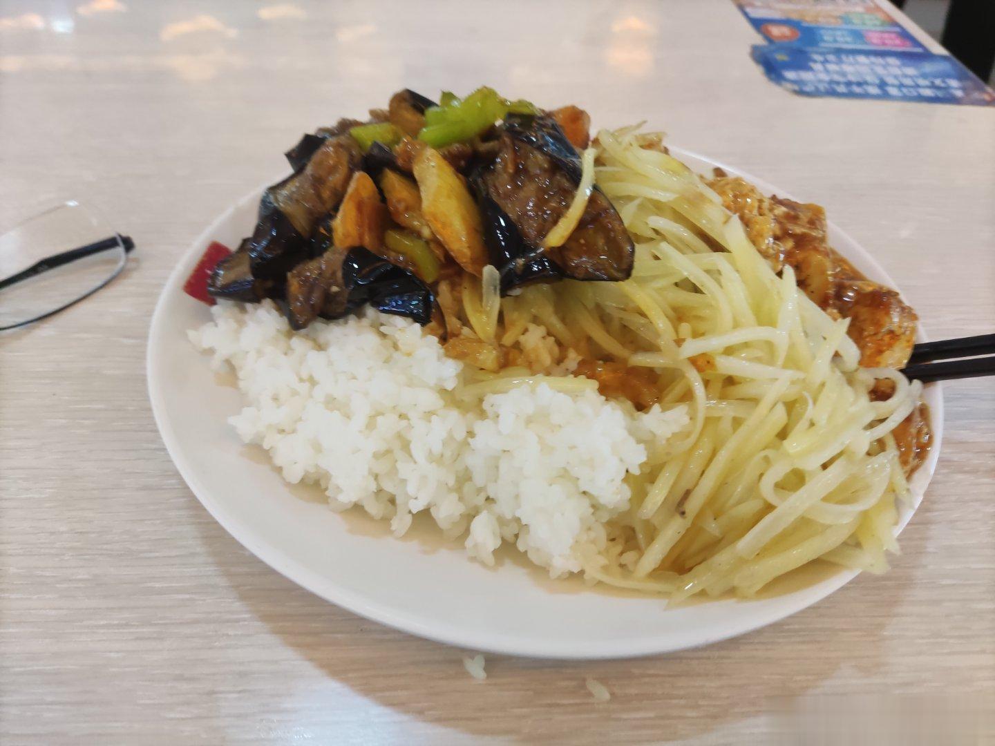 一步一个脚印终于吃上了四个菜，请大家立即表示祝贺！现在不贺等我吃上六个菜的时候追