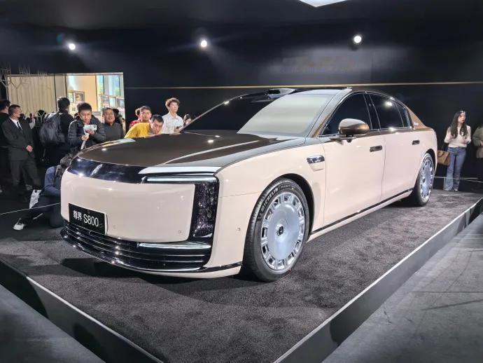 炸裂！尊界S800全套实车图泄露，内外都杀疯了
 
家人们！刚搞到尊界S800全