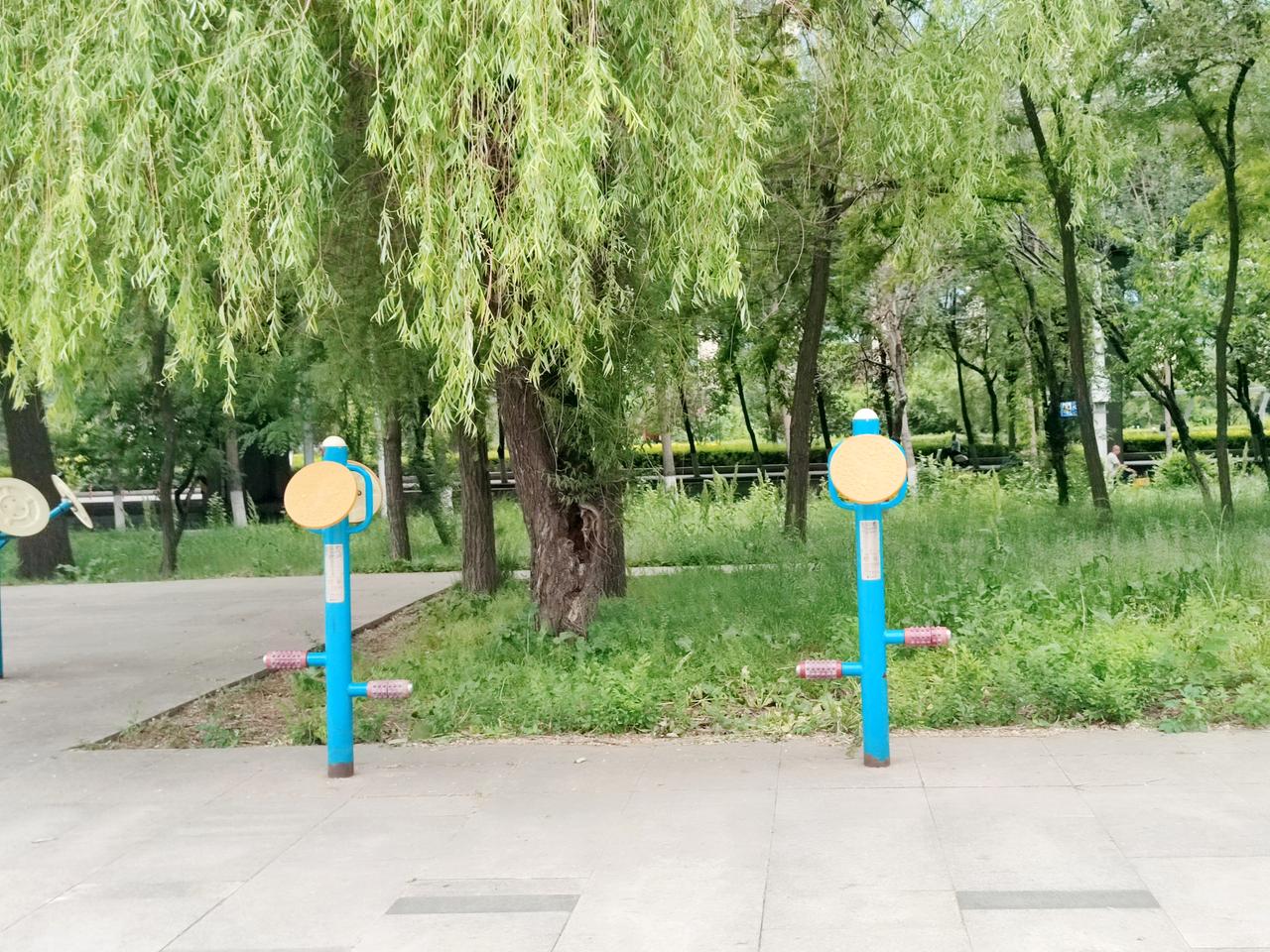 通泰广场景色。沈阳英雄公园景区之一，群众休闲健身场所。环境优美，设施较多。