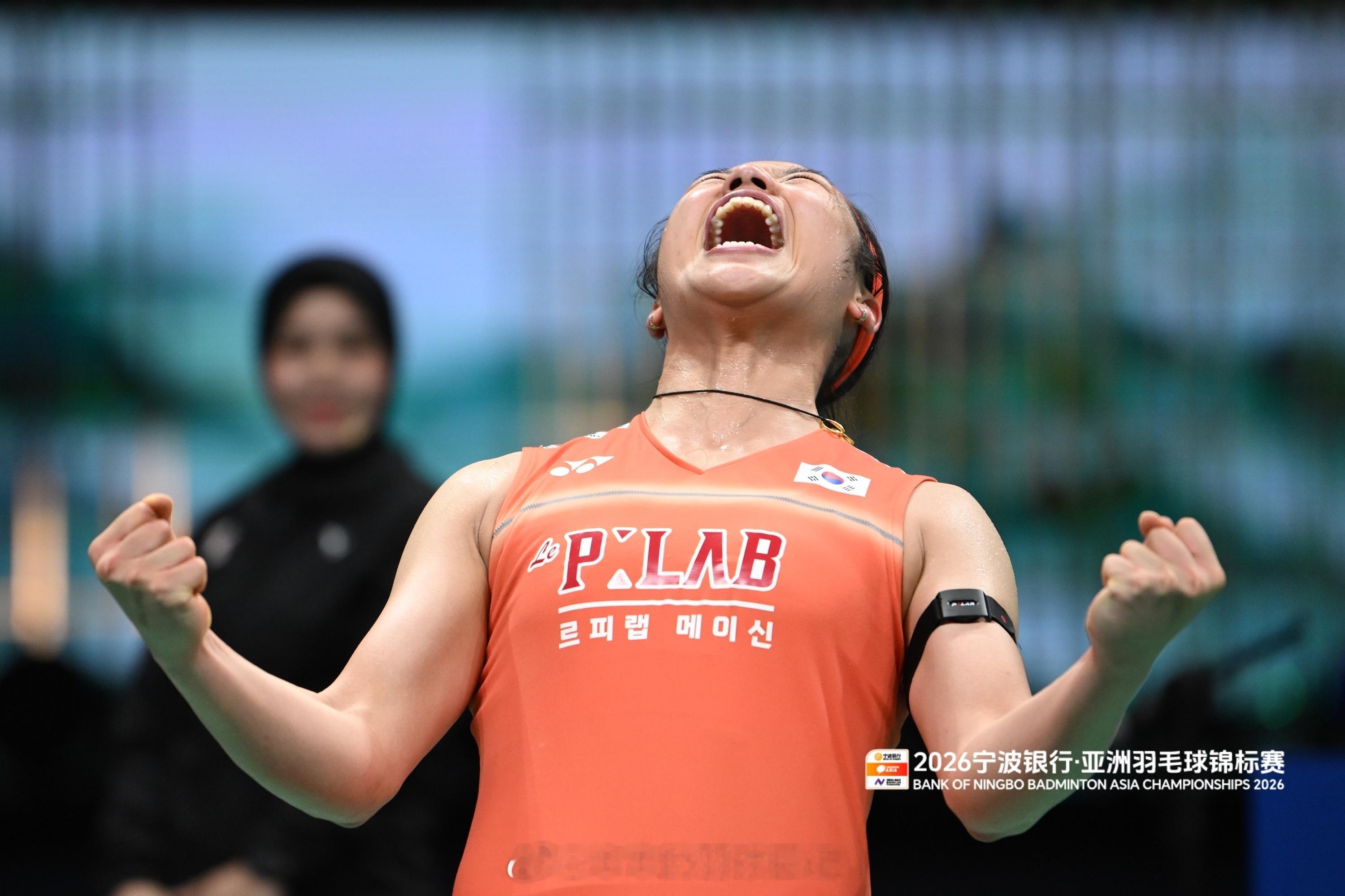 安洗莹首摘亚锦赛冠军安洗莹：的确会感到压力 但自己一直在奔跑Q：王祉怡在昨天的比