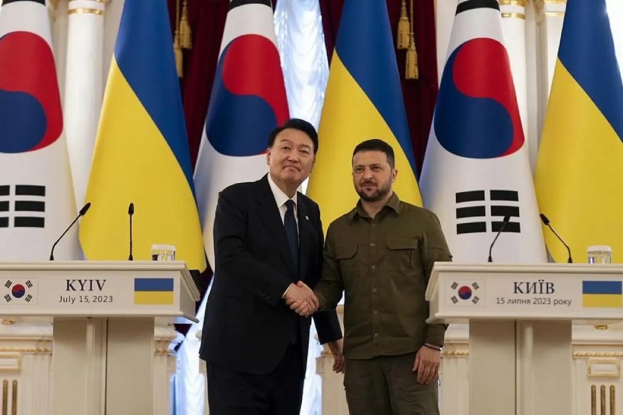 韩棒总桶说：由于熊与北棒签条约，韩考虑改变之前策略，直接向乌克兰出售军火。 ​​